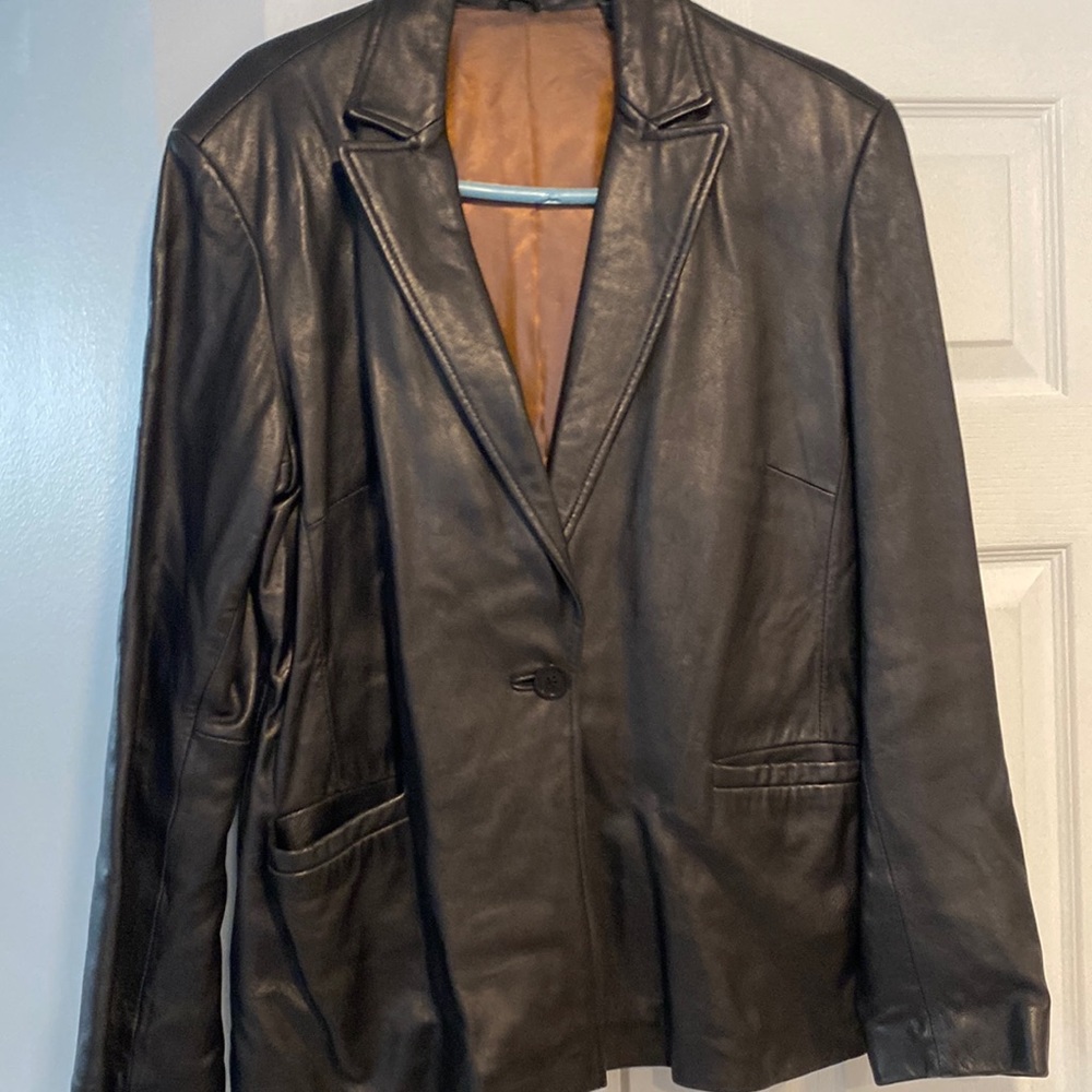 Women’s genuine soft leather blazer style jacket.